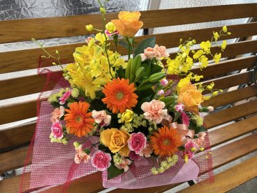 お祝いアレンジメント　250513｜「フローリスト柴田」　（山形県酒田市の花キューピット加盟店 花屋）のブログ